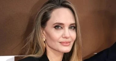 نجمات يرفعن شعار شريك واحد فى الحياة لا يكفى.. لوبيز وأنجلينا الأبرز