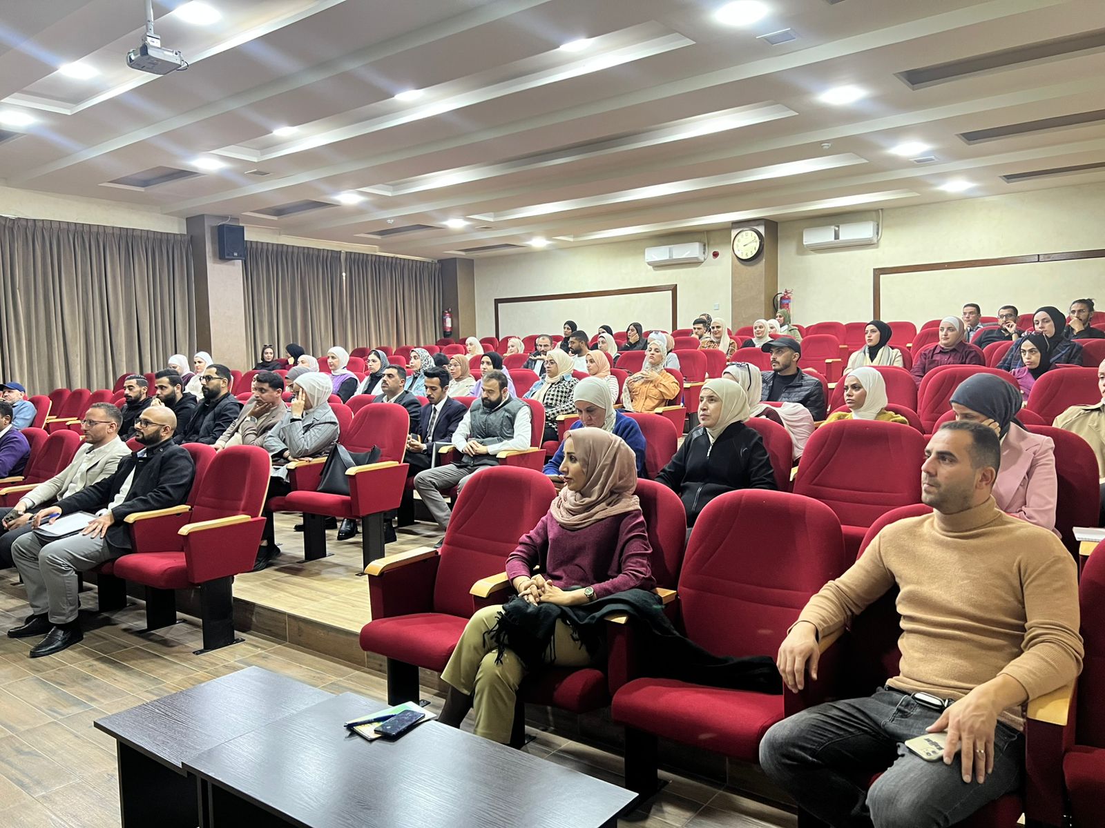 دراسات عليا الزيتونة تنظّم ورشة متخصصة حول توظيف الذكاء الاصطناعي في كتابة البحوث الجامعية