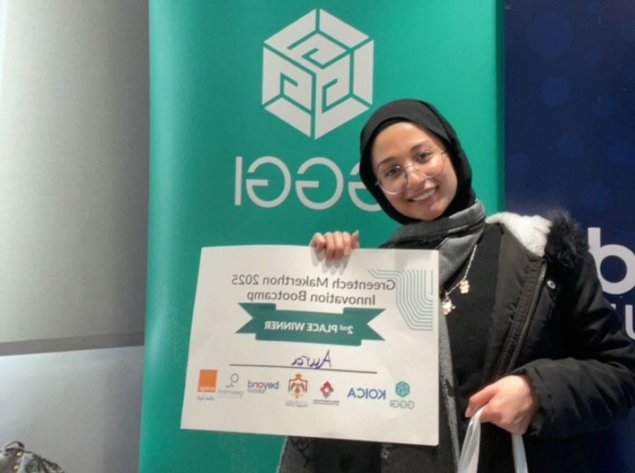 جامعة الزرقاء تحقق المركز الثاني في مسابقة GreenTech Makerthon 2025
