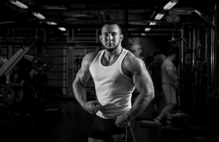 وفاة مدوّن لياقة بعد تحد خطير لتناول الوجبات السريعة