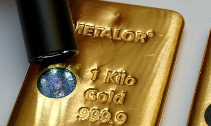 الذهب في طريقه لتحقيق مكاسب شهرية وسط توقعات خفض الفائدة الأمريكية