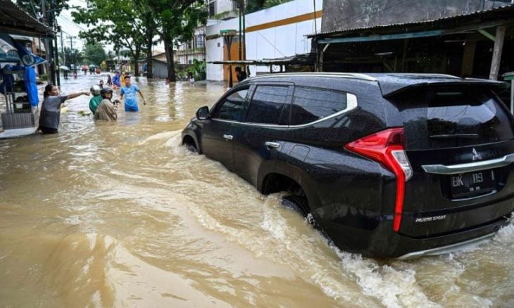 ارتفاع حصيلة قتلى الفيضانات في إندونيسيا وسريلانكا إلى 140