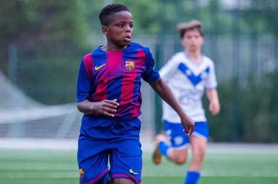 معجزة برشلونة يوقع عقدا إعلانيا وعمره 12 عامًا فقط