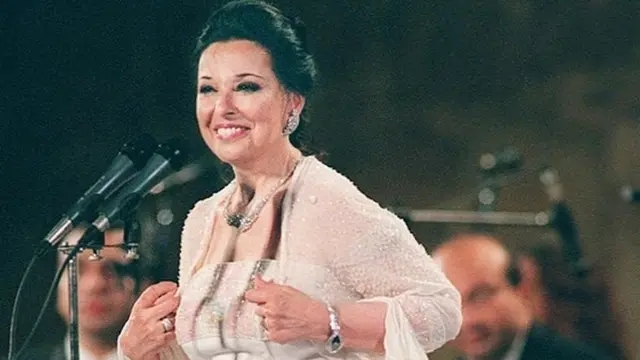 ظهور نادر لنجاة الصغيرة بعد غياب (صور)