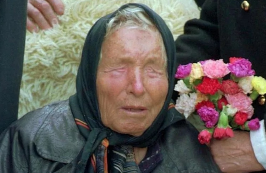 نور جديد في السماء.. نبوءة بابا فانغا المرتقبة لعام 2025 تثير الجدل قبل قرعة كأس العالم