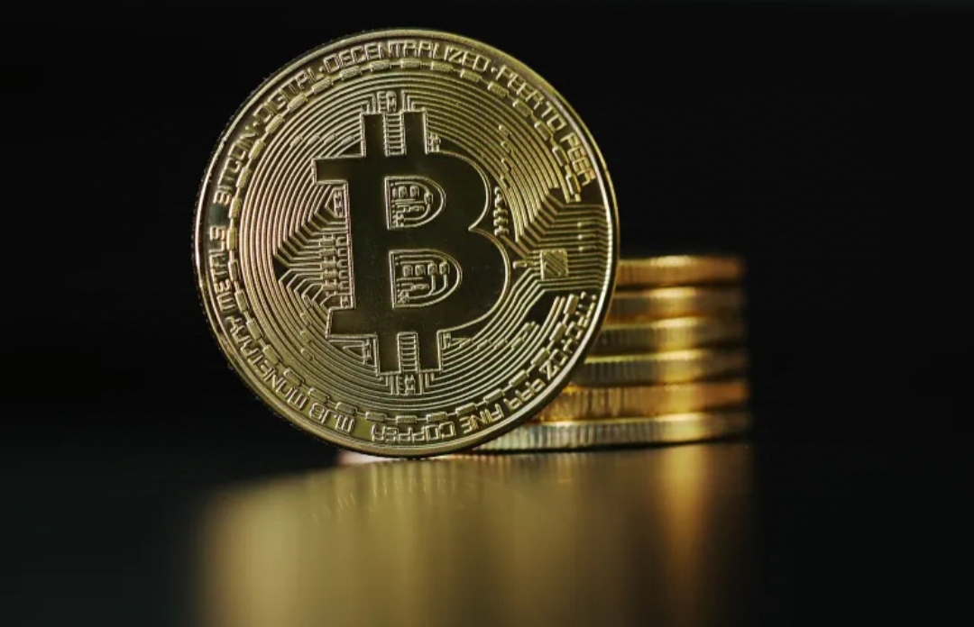 ارتفاع هائل للعملة الرقمية: البيتكوين يقترب من حاجز 93 ألف دولار بعد موجة تصحيحية