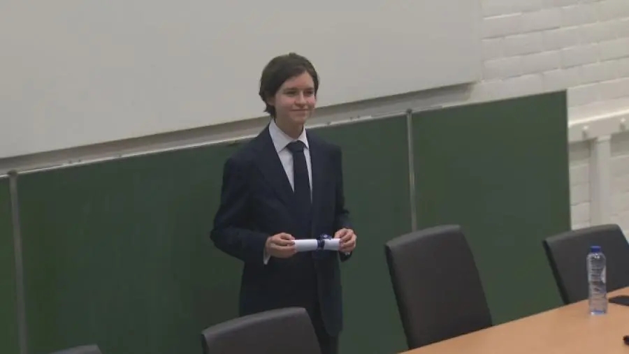 أينشتاين الصغير.. بلجيكي ينال الدكتوراه في الفيزياء بعمر الـ15 عامًا