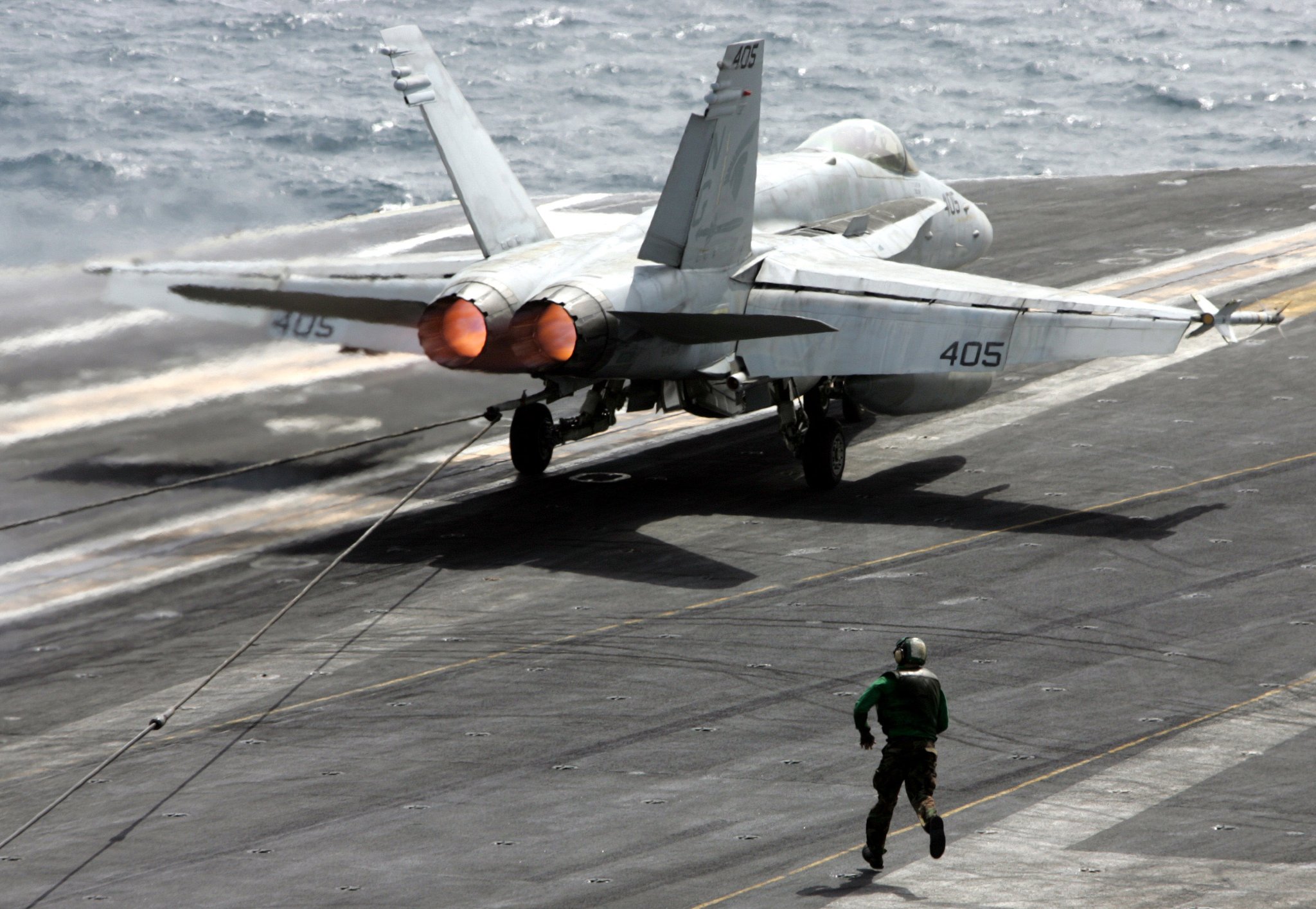 أسرار تُكشف للمرة الأولى.. لماذا فقدت أميركا طائرتين من طراز F18 خلال أسابيع؟