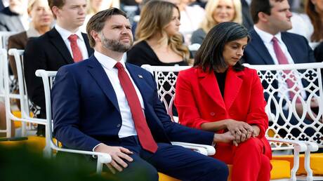 خاتم زوجة فانس يثير ضجة على السوشيال ميديا.. والأخير يعلق