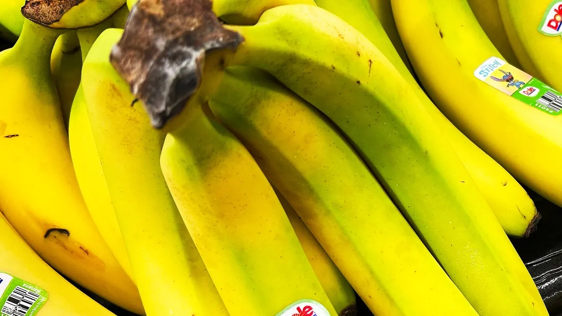 قبل النوم بلحظات.. ثمرة ذهبية تهدئ جسدك وعقلك