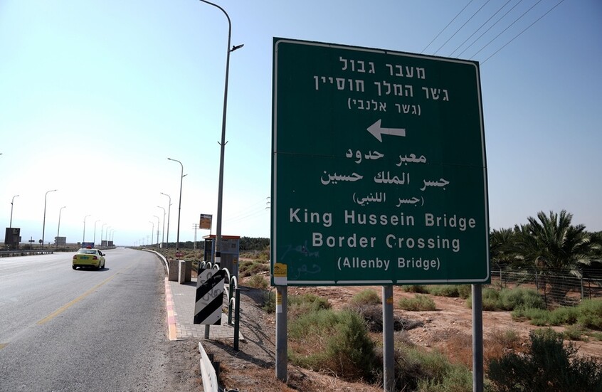 فتح معبر اللنبي أمام المساعدات من الأردن إلى غزة بعد تشديد الإجراءات الأمنية