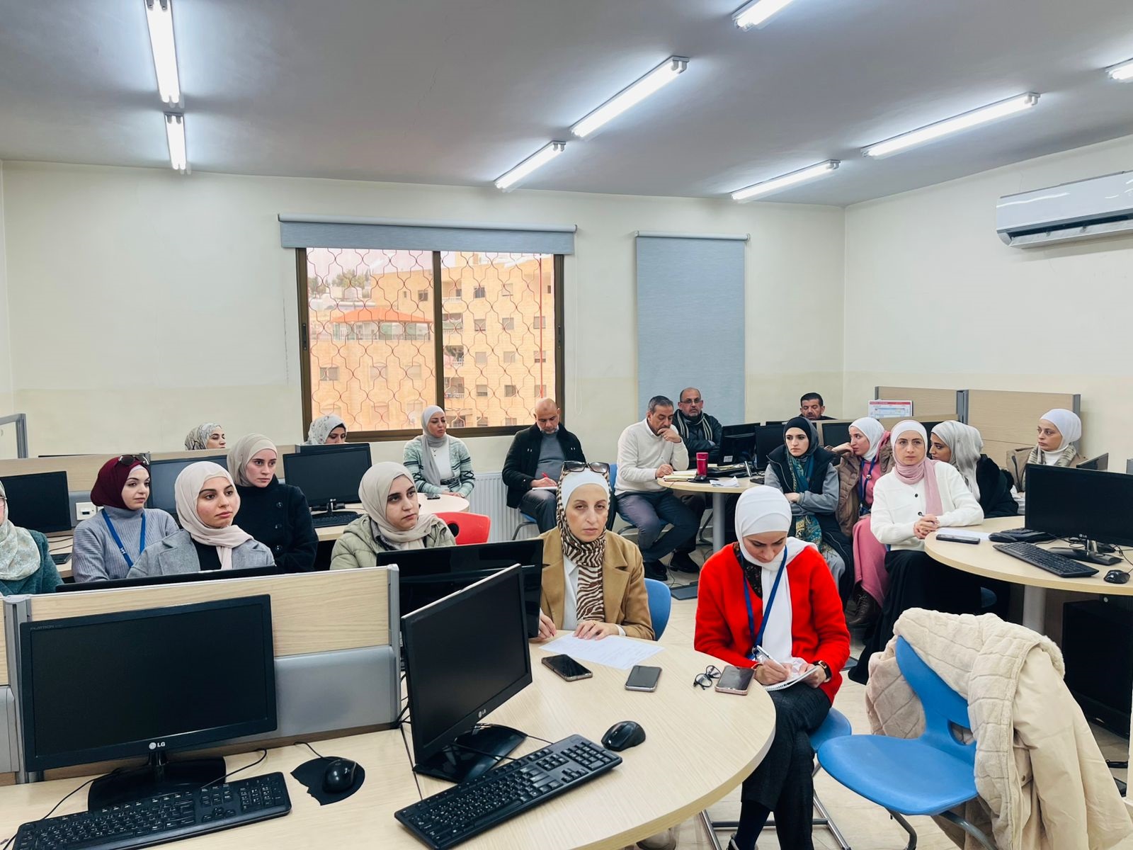 دراسة حول التطوير المهني في الأردن تعزز التدريس الشامل: أفاد 93 من المعلمين عن زيادة الثقة في التدريس الشخصي