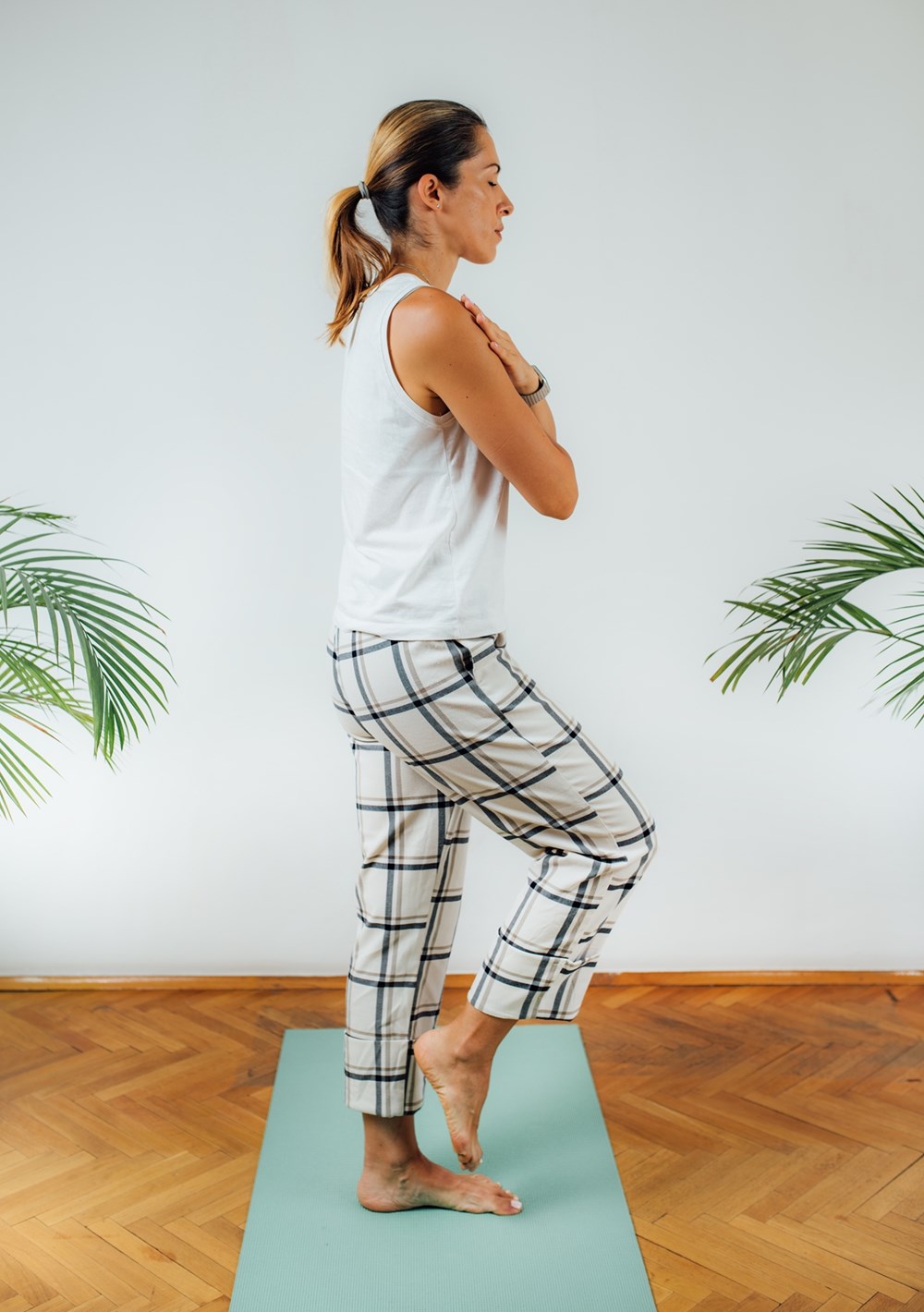 الوقوف على ساق واحدة.. تمرين بسيط يقوي دماغك