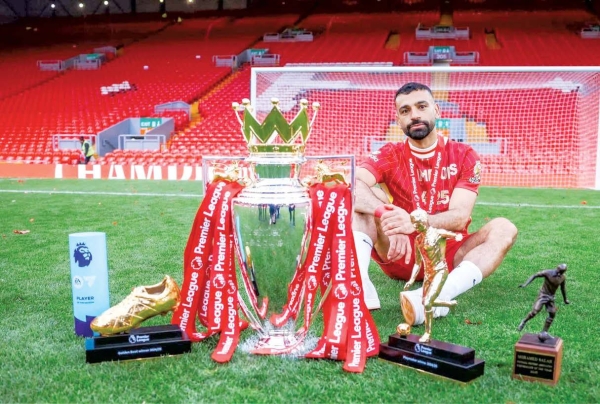 «نزعتم تاج الملك».. جماهير ليفربول تدعم محمد صلاح بأغنية جديدة