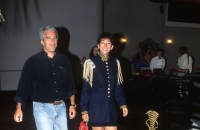 وثائق إبستين.. رئيس وزراء إسرائيلي سابق ضمن مجموعة صور نشرها الديمقراطيون في النواب الأمريكي