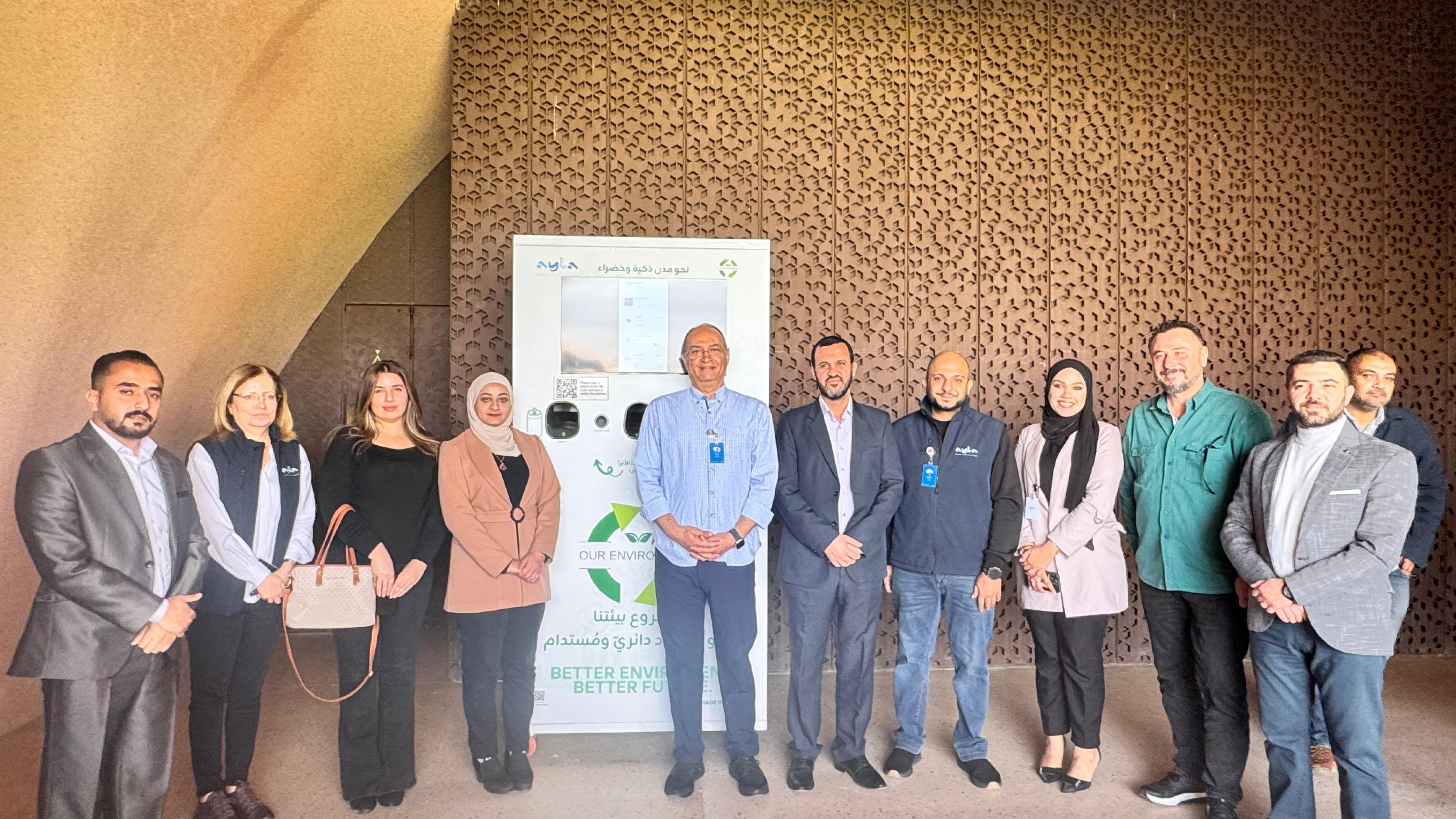 أيلة تدشّن أول إطلاق رسمي لثلاث ماكينات ذكية لفرز النفايات (Reverse Vending Machines) بالتعاون مع “بيئتنا”