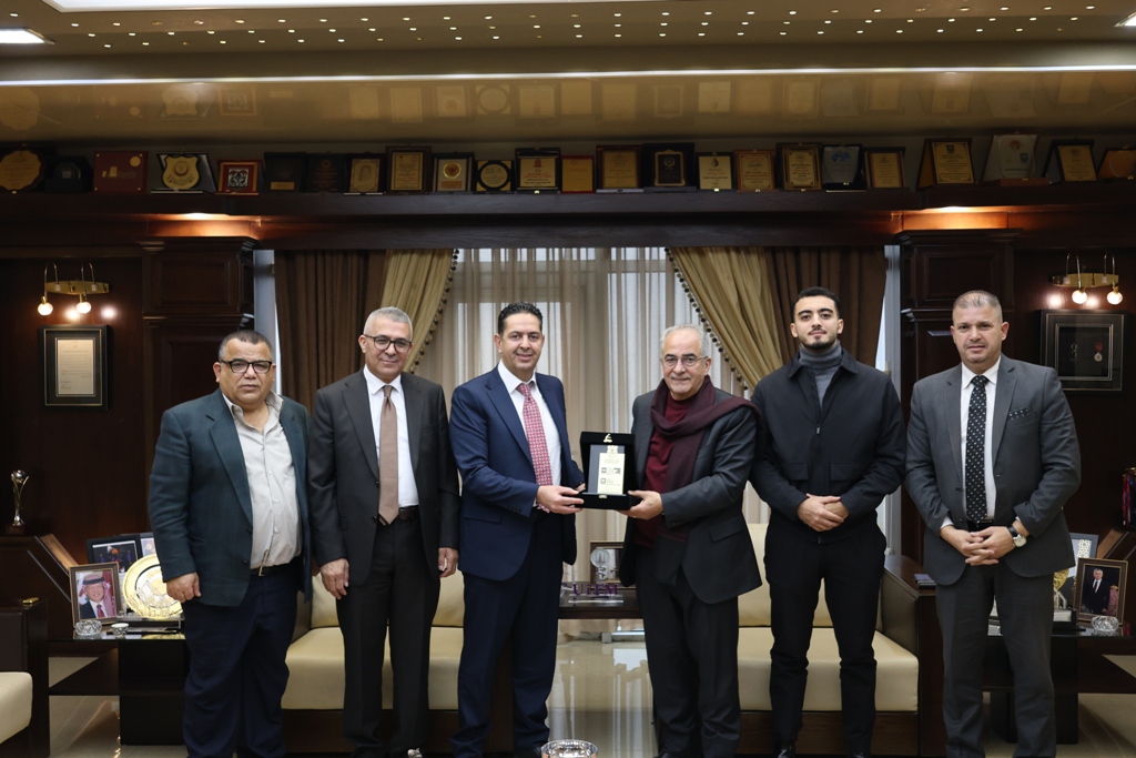 بحث تعزيز التعاون الأكاديمي بين جامعتي عمّان الأهلية وفلسطين الأهلية