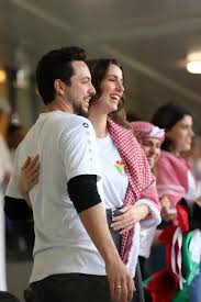 بمبادرة من ولي العهد والأميرة رجوة.. توزيع الكنافة على الجماهير قبل مواجهة الأردن والسعودية