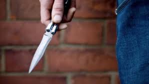 توقيف زوج شوه وجه زوجته أثناء نومها