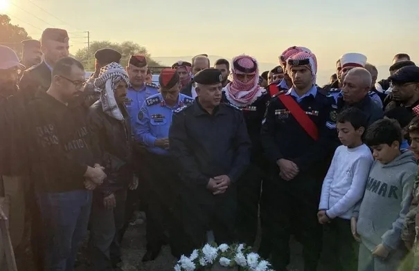 الأمن يشيع جثمان الملازم ثاني جعفر الغزالي في الشونة الشمالية