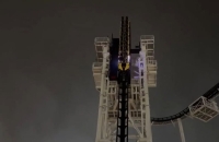 تكساس.. راكبان يعلقان على ارتفاع شاهق لمدة ساعة بعد تعطل لعبة أفعوانية (فيديو)