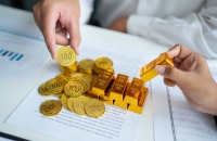 العملات المشفرة أم الذهب.. أيهما أفضل أداء في 2025؟