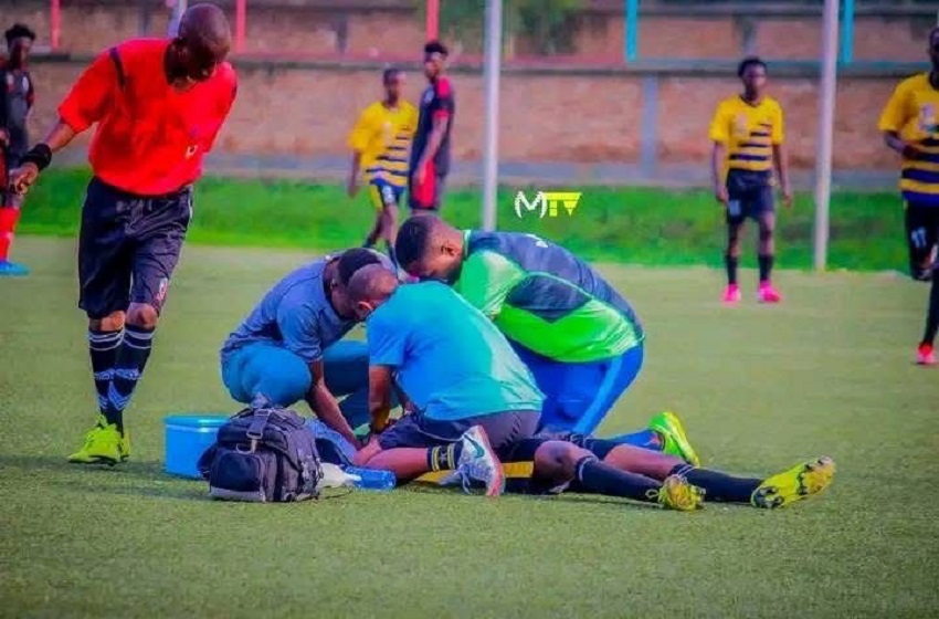 وفاة لاعب كرة قدم وسط مباراة رسمية بسبب تميمة سحرية