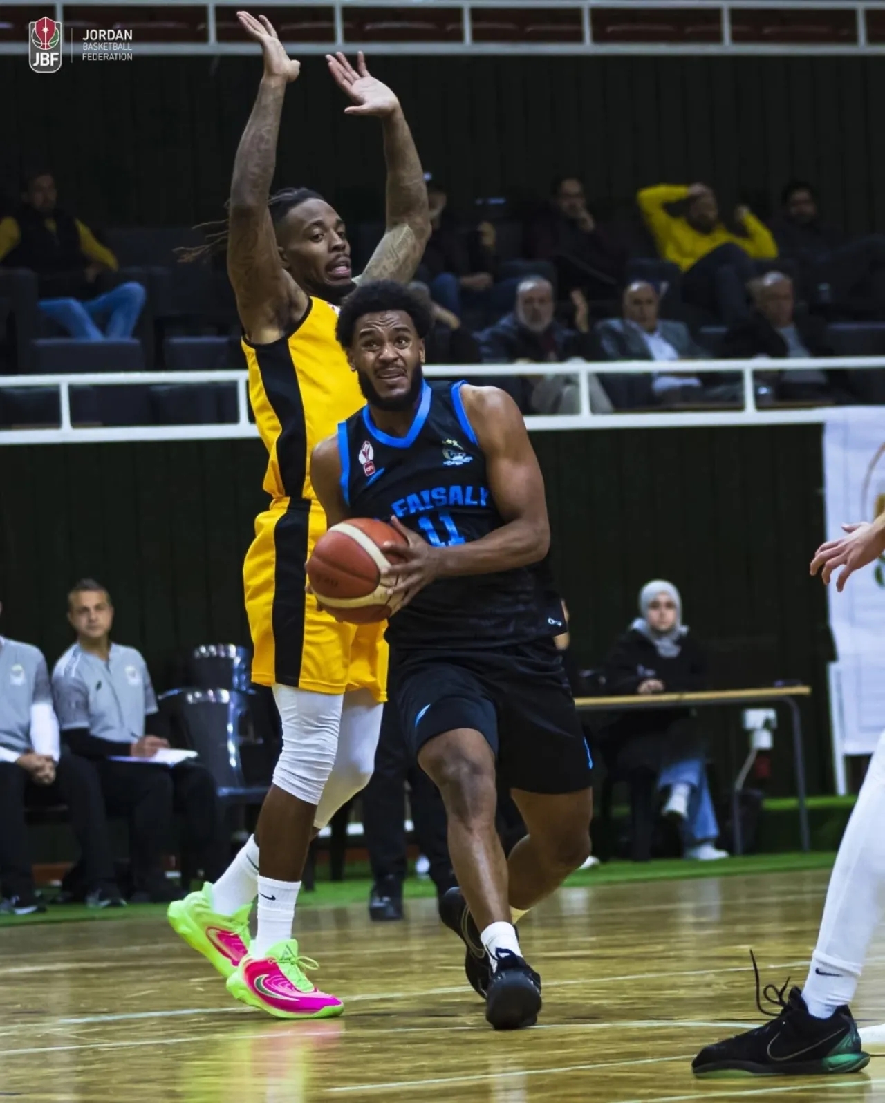 الفيصلي يتجاوز الأشرفية في دوري السلة