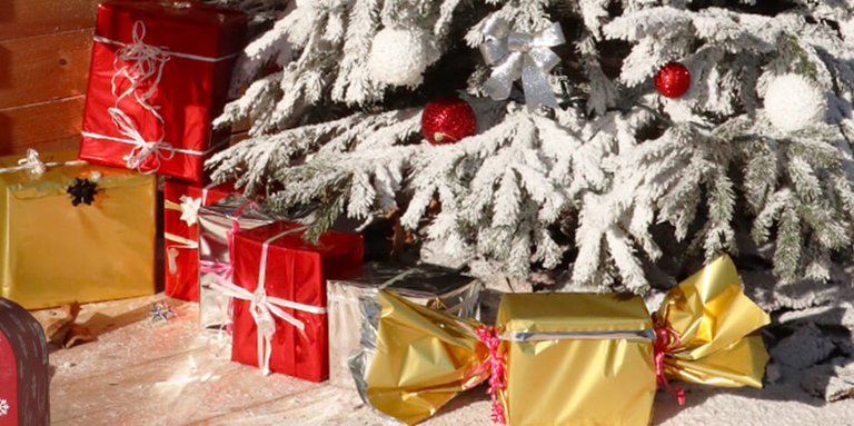 الفرنسيون ييبعون هدايا عيد الميلاد.. طابور الانتظار يمتد بعد العيد