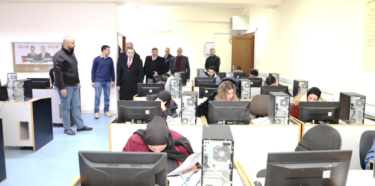 العجلوني يتفقد سير امتحان “الشامل” العملي للدورة الشتوية في جامعة البلقاء التطبيقية