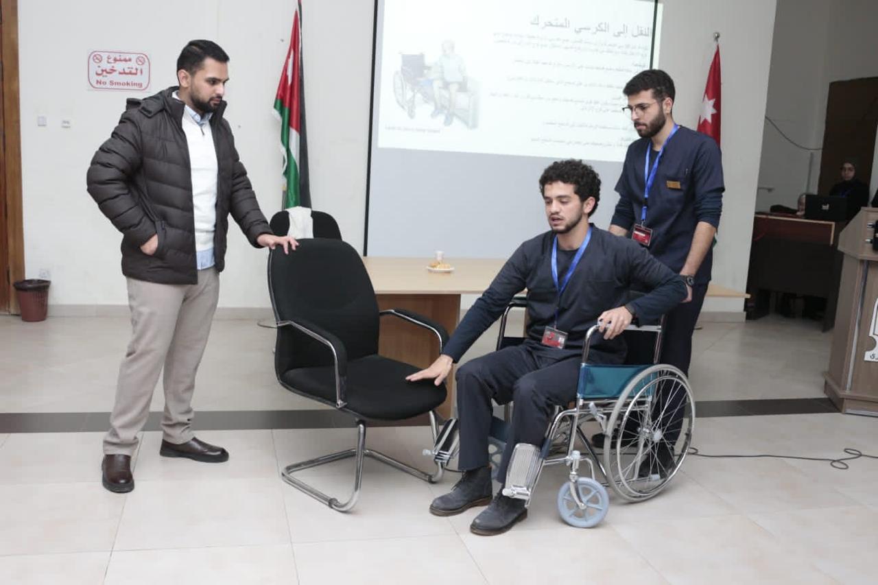 كلية العلوم الطبية التطبيقية بجامعة الزيتونة الأردنية تنظّم ندوة مجتمعية في مادبا حول رعاية كبار السن والوقاية من السقوط المنزلي.