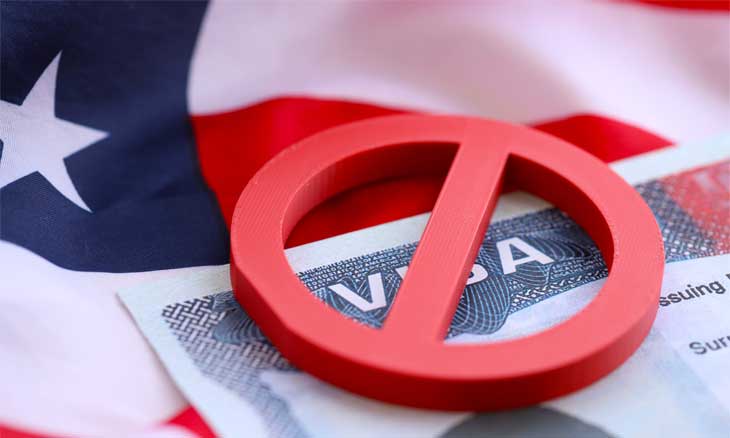 حظر الفلسطينيين من دخول أمريكا: ما الدافع الحقيقي؟