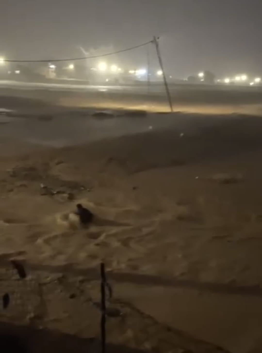 100 حالة مداهمة مياه أمطار لمنازل وبلدية الكرك تبرر فشل البنية التحتية..!!