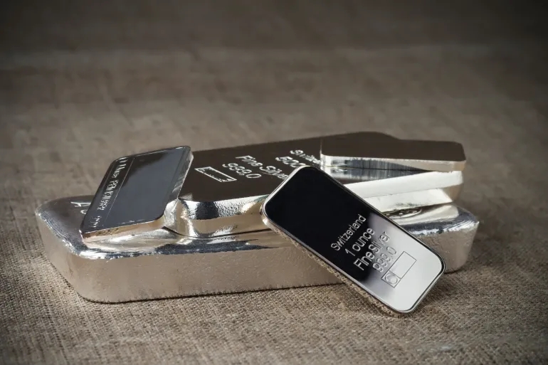 اشتراطات صينية ترفع أسعار الفضة إلى مستوى قياسي