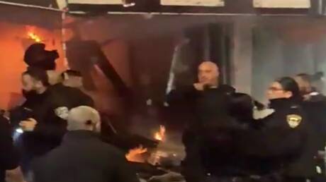 إصابة 15 شخصا بانفجار في متجر للخمور في مدينة الناصرة بفلسطين