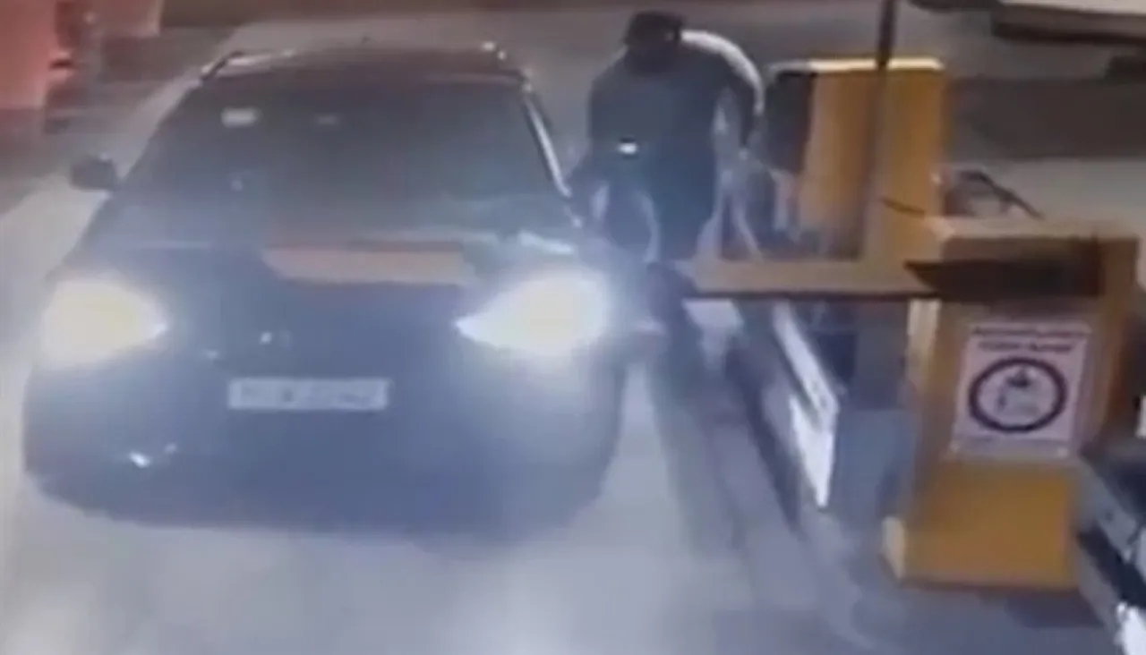 لصوص ينفذون أكبر عملية سطو على بنك ولم ينسوا دفع رسوم المواقف