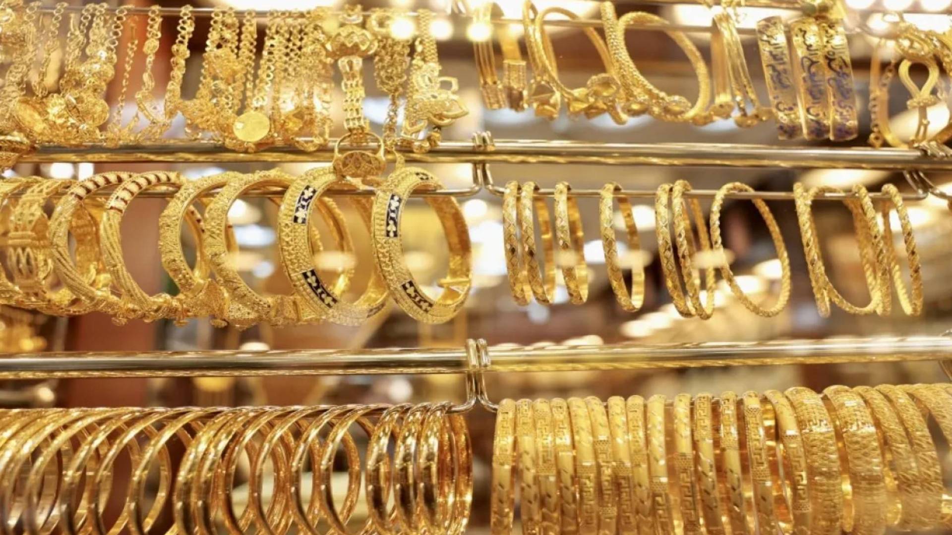 هدوء ما بعد العاصفة.. الذهب يفتتح تعاملات 2026 باستقرار تام عند مستوى 4#44;332 دولارا