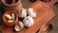 ماذا يحدث لأعراض الزكام عندما تتناول الثوم؟