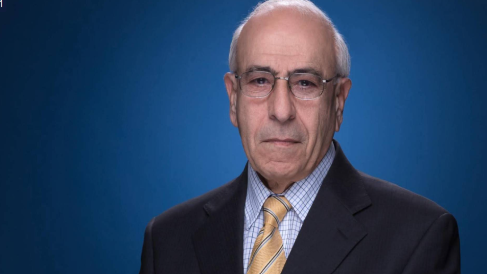 رحيل صوتٍ عابرٍ للحدود… جميل عازر سيرة مذيع صاغ الذاكرة الإخبارية العربية