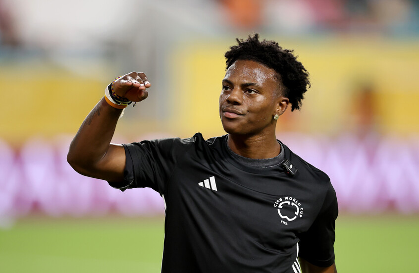 لفتة إنسانية من اليوتيوبر العالمي آي شو سبيد بسبب حلاق من غزة في جنوب إفريقيا تثير تفاعلا (فيديو)