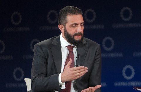 الشرع يظهر يعد اختفاء غامض أثار عاصفة من الشائعات والتساؤلات... الرئاسة نفت وإعلامه اتهم الفُلول وإسرائيل تُورّط إيران بـنوايا اغتياله