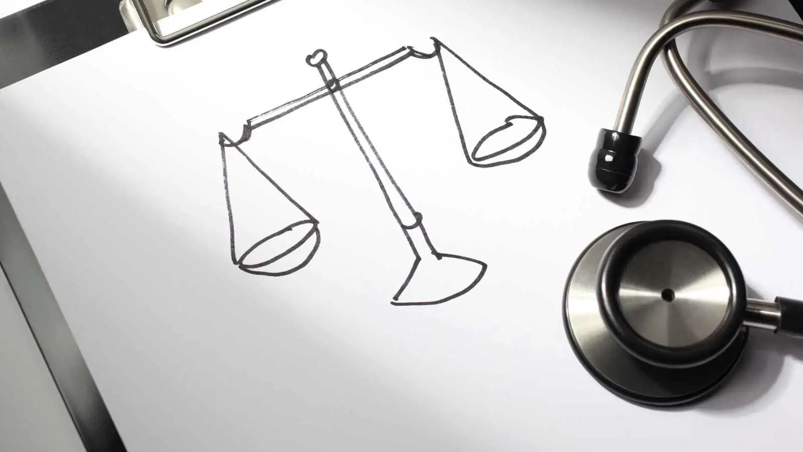 منتحل صفة طبيب تجميل ينشر مقاطع مصورة خادشة للحياء.. تفاصيل