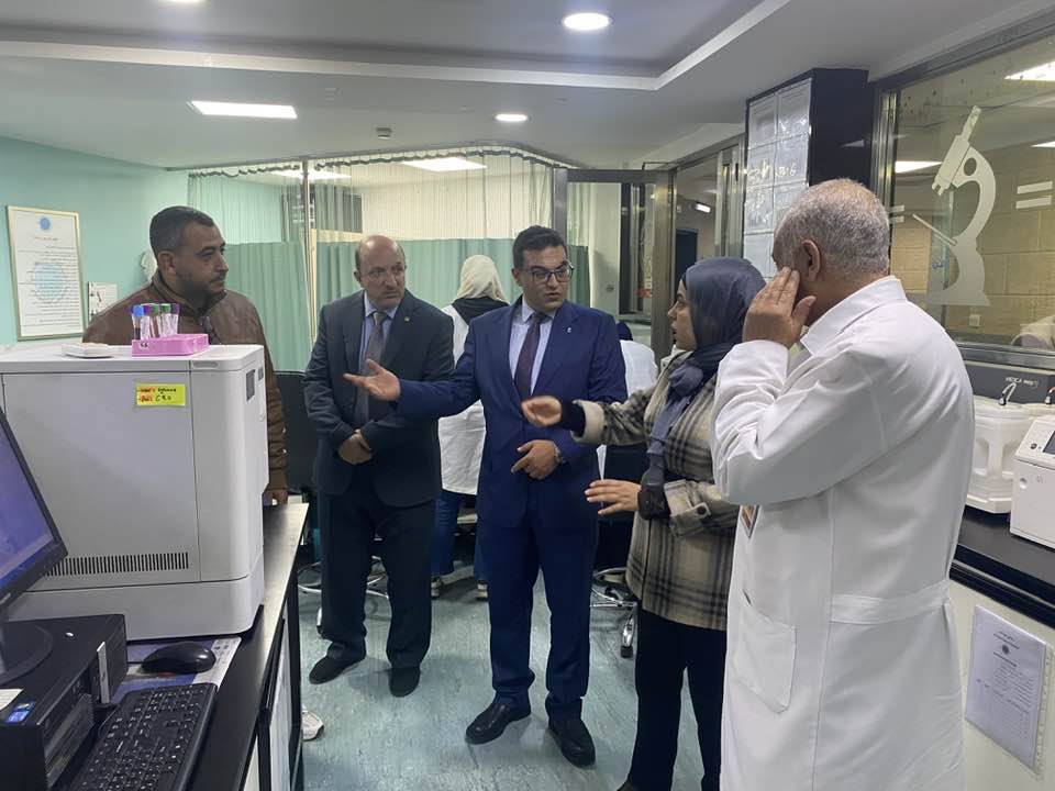 وفد من جمعية المختبرات والتحاليل الطبية يزور مختبرات مستشفى الحياة العام