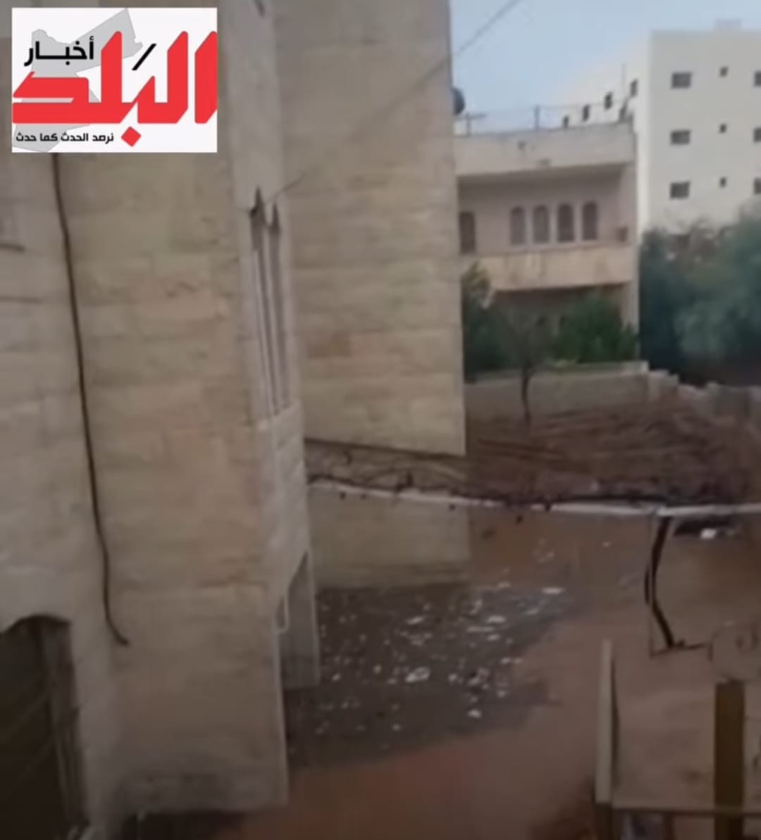 مياه الامطار تداهم منزلاً في مادبا واخلاء ساكنية .. فيديو