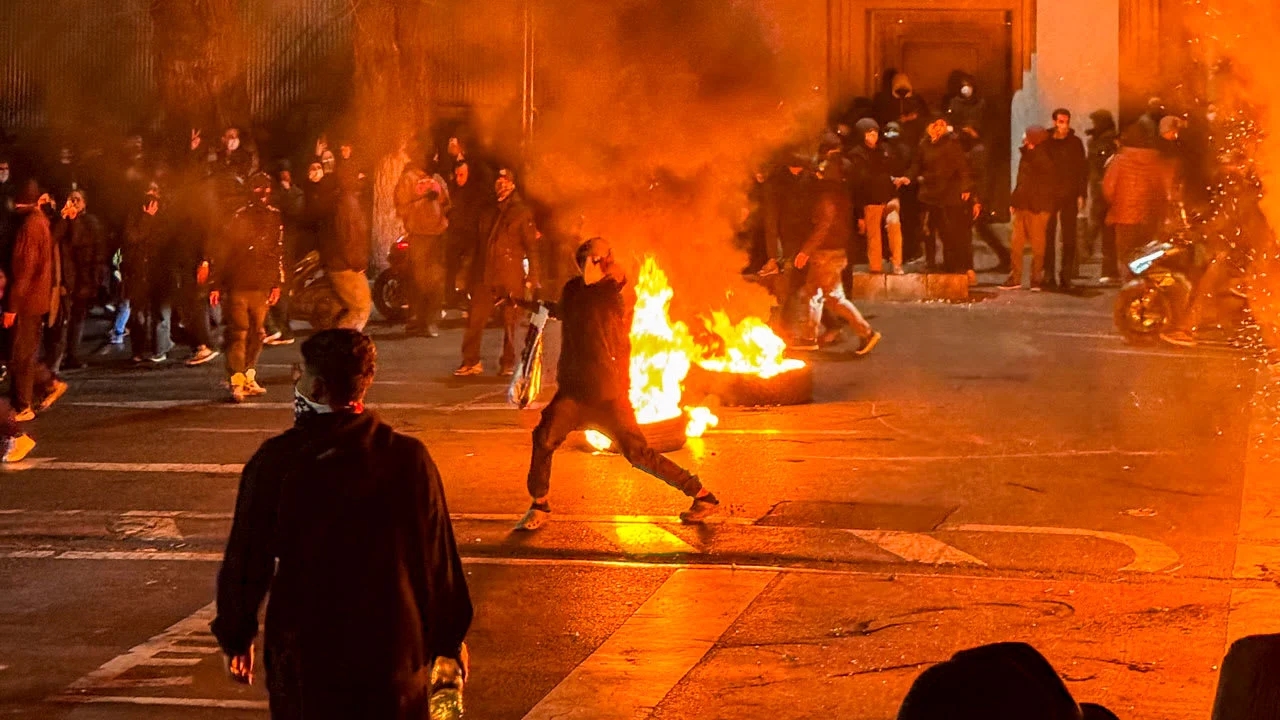 أول رد إيراني بشأن عدد القتلى في المظاهرات