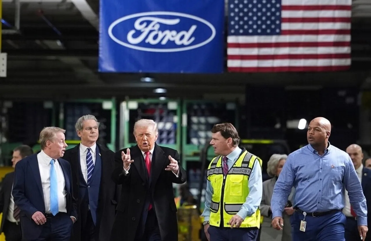 ماذا حصل لعامل مصنع (فورد) الذي شتم ترمب؟