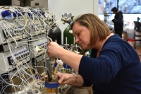 ابتكار أميركي يجعل الخميرة تحول السكر إلى أموال