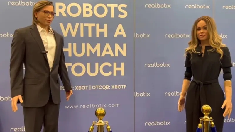 فيديو: روبوتان بشريان يتبادلان حديثًا بشكل مستقل لمدة ساعتين لأول مرة