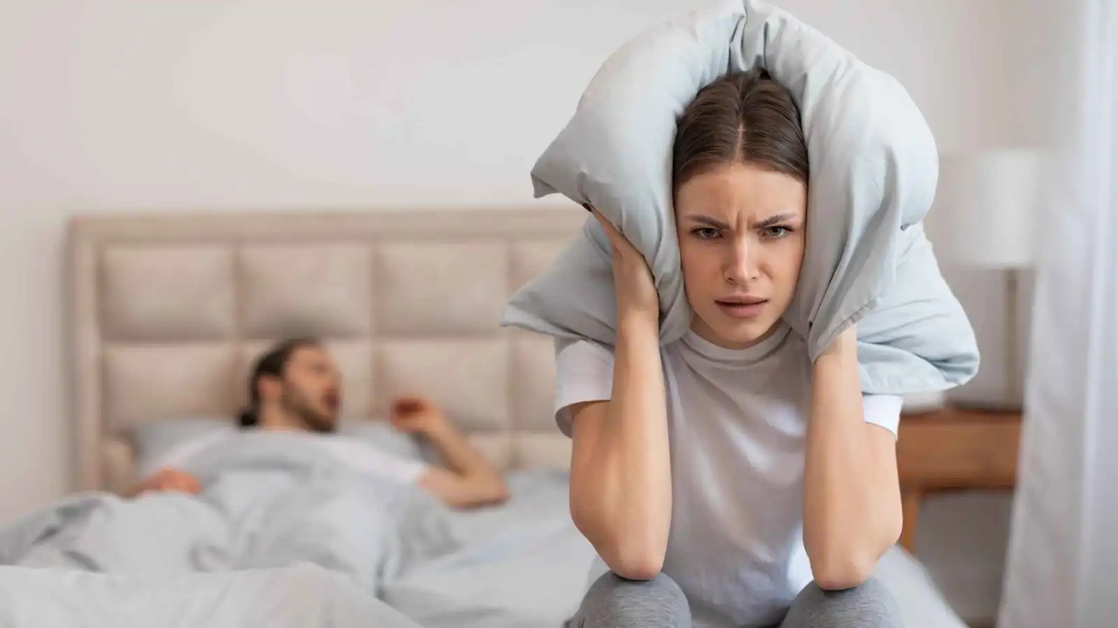 رغم ضجيجه.. لماذا لا يستيقظ الشخص الذي يشخر؟