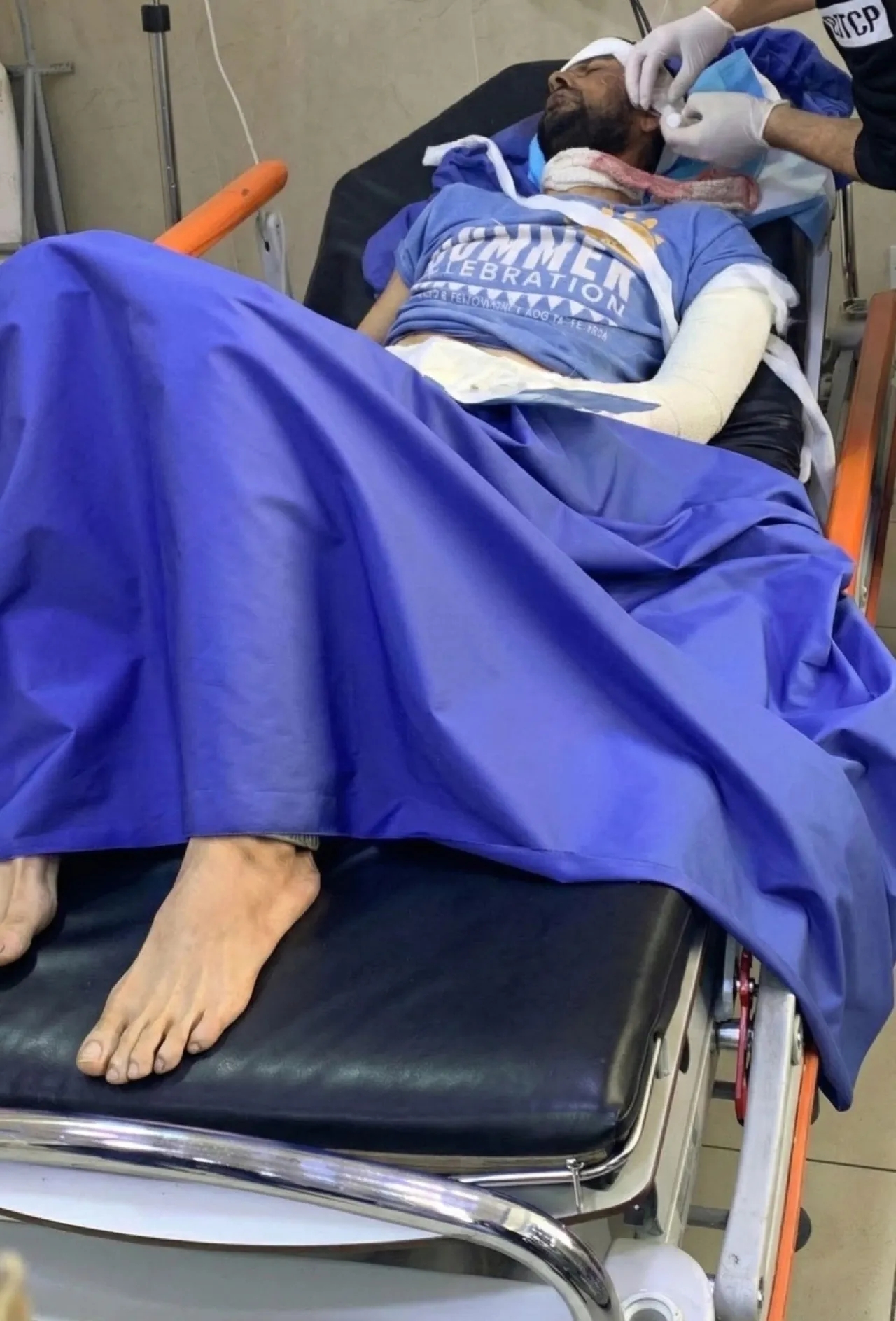 عامل وطن يتعرض لحادث دهس أثناء قيامه بواجبه